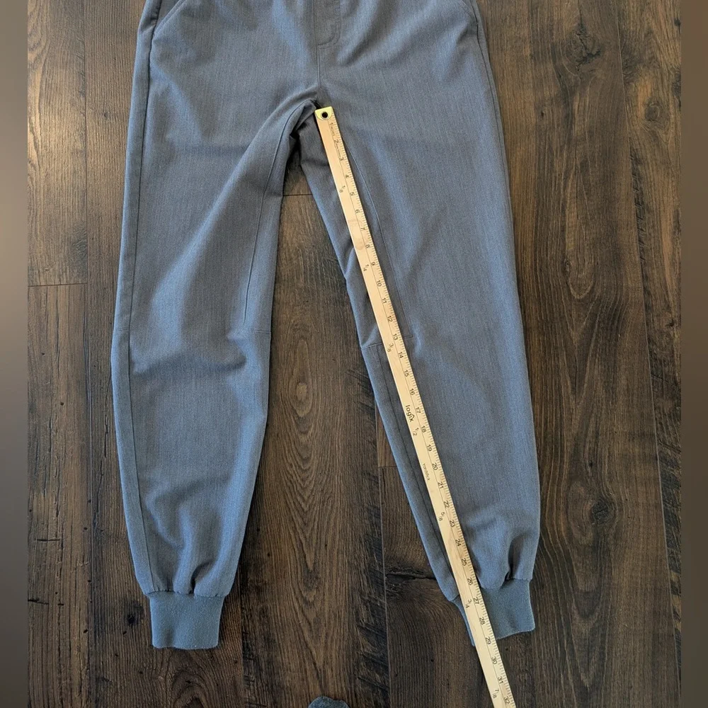 FIGS Men’s Tansen Jogger Scrub Pants Graphite Size Small